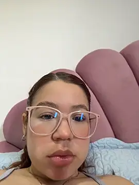 Snapshot of Lucyklein2022 chatting on 14, 4, 2026 Lucyklein2022 online show from 14, 4, 2026