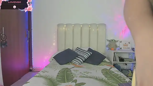 Snapshot of yelenaowens chatting on 10, 6, 2026 yelenaowens online show from 10, 6, 2026