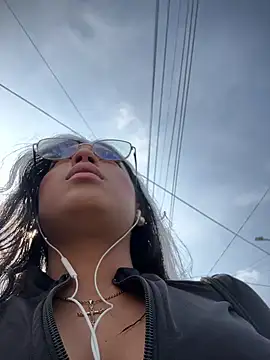 vaness weet online show from 8, 3, 2025