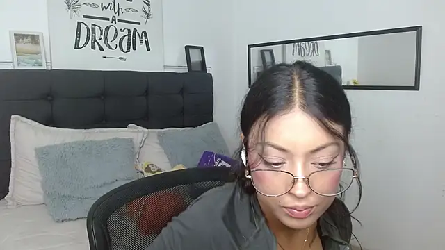 vaness weet online show from 3, 10, 2025