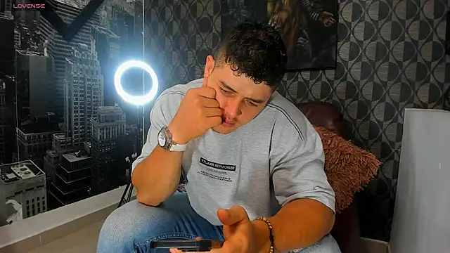 Snapshot of Leonsmoron chatting on 30, 11, 2025 Leonsmoron online show from 30, 11, 2025