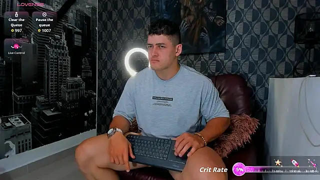 Snapshot of Leonsmoron chatting on 30, 11, 2025 Leonsmoron online show from 30, 11, 2025