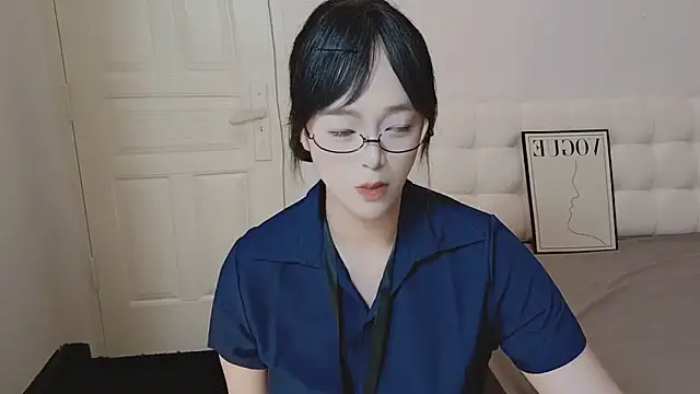 Snapshot of QiuPeiPeimmm chatting on 17, 11, 2025 QiuPeiPeimmm online show from 17, 11, 2025