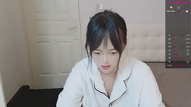 Snapshot of QiuPeiPeimmm chatting on 14, 11, 2025 QiuPeiPeimmm online show from 14, 11, 2025