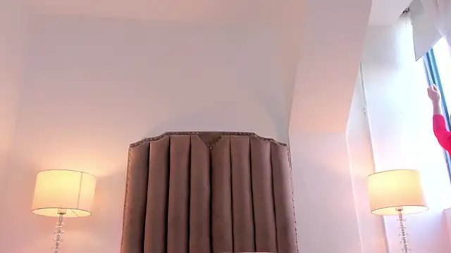 Emma Torres   online show from 16, 3, 2025