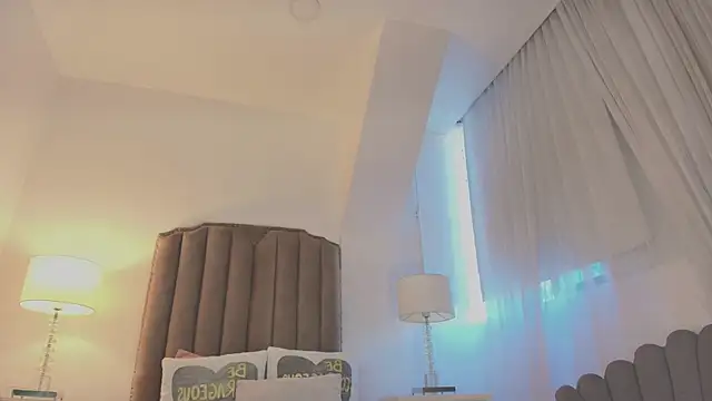 Emma Torres   online show from 7, 11, 2025