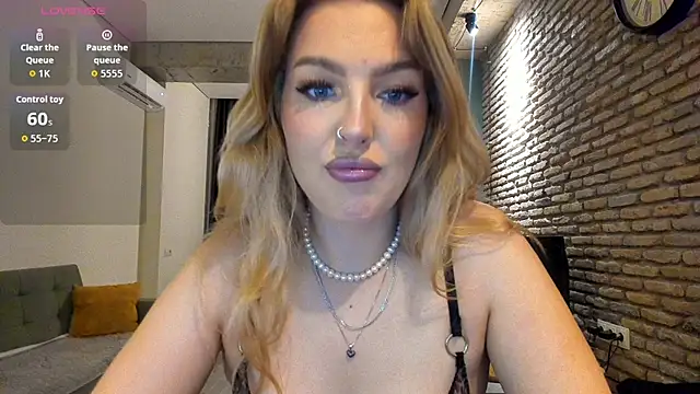 Snapshot of fifteenpoem chatting on 8, 7, 2026 fifteenpoem online show from 8, 7, 2026