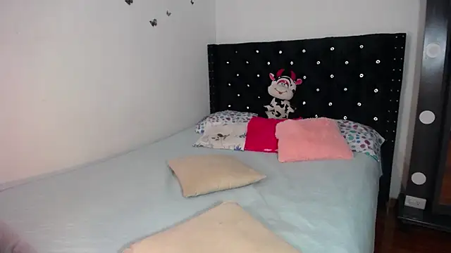 BellaKarla online show from 17, 10, 2025