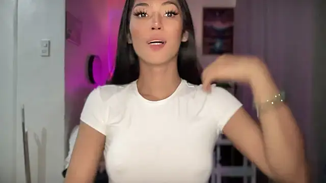 Bella Gordon online show from 4, 11, 2025