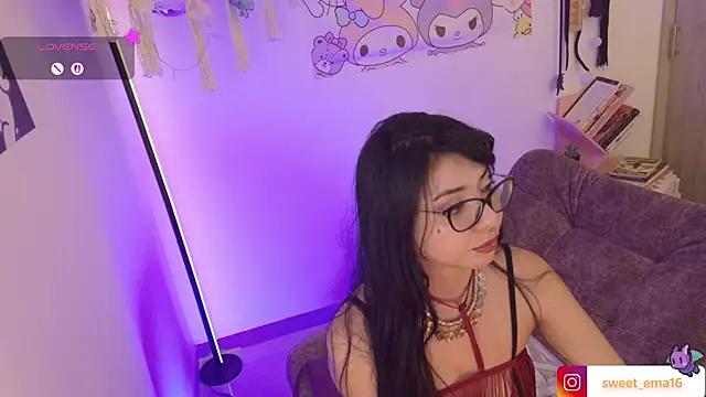 Snapshot of Loving_Ema_1 chatting on 23, 4, 2026 Loving Ema 1 online show from 23, 4, 2026