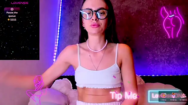 madina taher online show from 4, 3, 2026