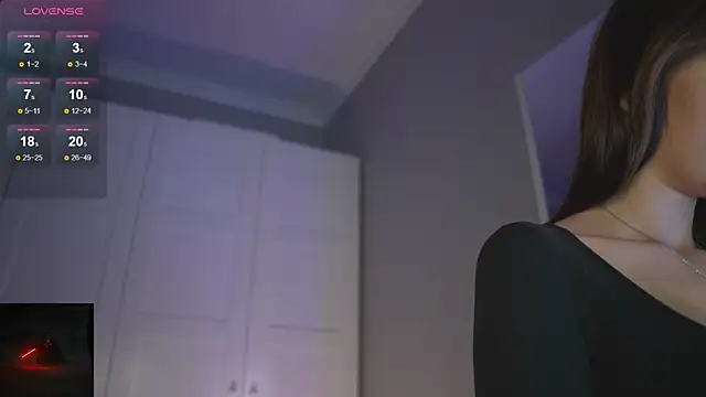 Snapshot of -JuicyMolly- chatting on 1, 12, 2025 -JuicyMolly- online show from 1, 12, 2025