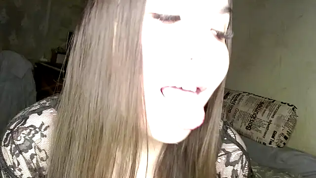 Snapshot of Var_Kiss chatting on 8, 3, 2025 Var Kiss online show from 8, 3, 2025