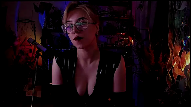 Snapshot of Scarlett_Wanner chatting on 4, 12, 2024 Scarlett Wanner online show from 4, 12, 2024