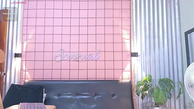 mensia hernandz online show from 6, 4, 2026