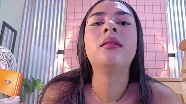 mensia hernandz online show from 25, 11, 2025