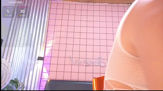 mensia hernandz online show from 4, 11, 2025