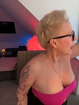 Snapshot of German_Milf chatting on 8, 11, 2025 German Milf online show from 8, 11, 2025