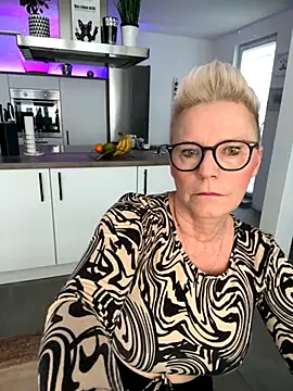 Snapshot of German_Milf chatting on 10, 11, 2025 German Milf online show from 10, 11, 2025