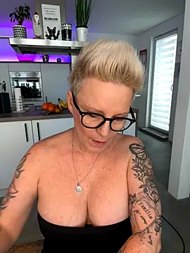 Snapshot of German_Milf chatting on 23, 11, 2025 German Milf online show from 23, 11, 2025