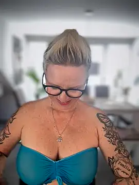 Snapshot of German_Milf chatting on 15, 10, 2025 German Milf online show from 15, 10, 2025