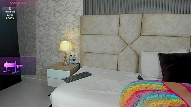 Snapshot of Cris__sweet chatting on 14, 11, 2025 Cris sweet online show from 14, 11, 2025