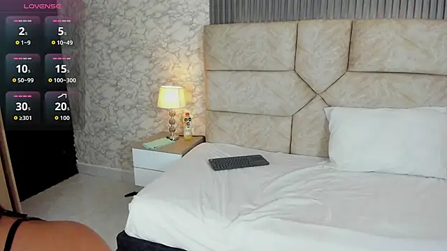 Snapshot of Cris__sweet chatting on 18, 11, 2025 Cris sweet online show from 18, 11, 2025