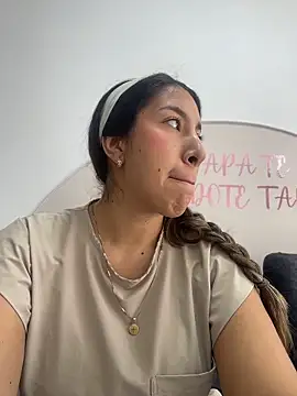 daniela henao online show from 14, 4, 2026