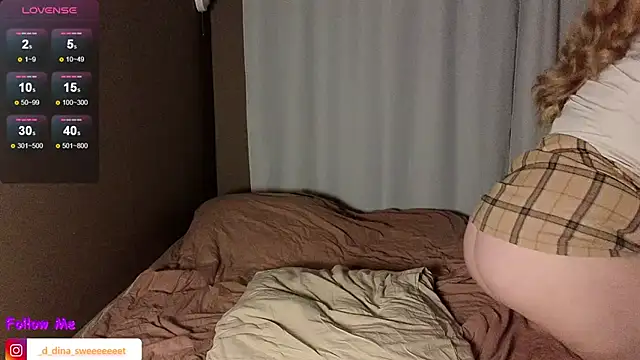 Snapshot of EllsaJean_ chatting on 27, 10, 2025 EllsaJean online show from 27, 10, 2025