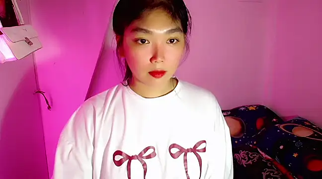 TR4NSCUTI3 online show from 26, 2, 2025