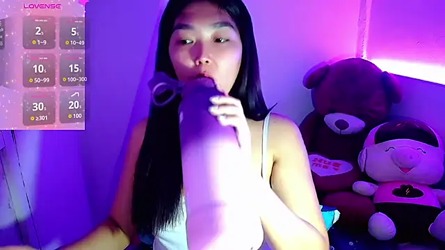 TR4NSCUTI3 online show from 24, 10, 2025