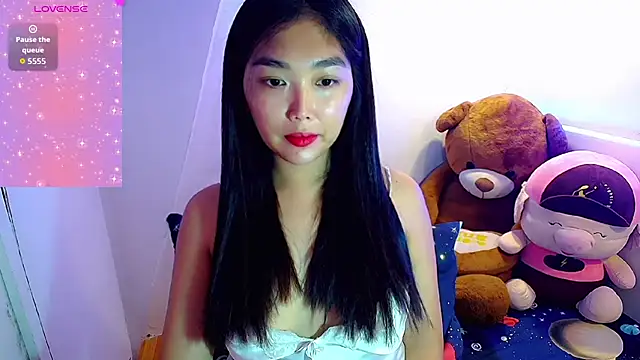 TR4NSCUTI3 online show from 5, 10, 2025