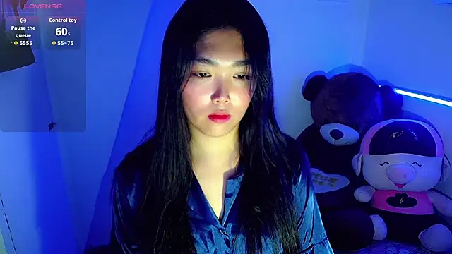 TR4NSCUTI3 online show from 11, 9, 2025