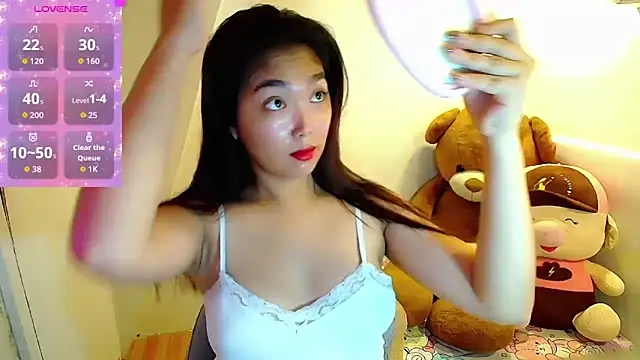 TR4NSCUTI3 online show from 21, 9, 2025