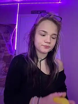 Cutiepiespanks online show from 4, 11, 2025