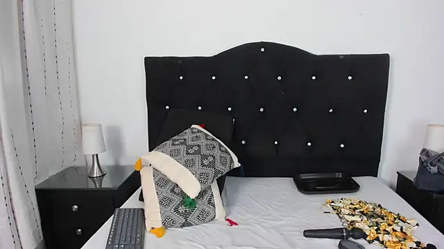 Keira Lennox online show from 8, 11, 2025