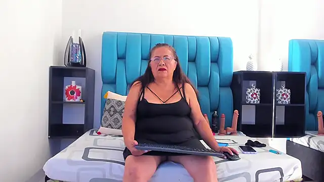 Keira Lennox online show from 18, 3, 2025