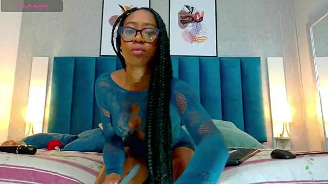 MiaMidnnightt online show from 5, 3, 2025