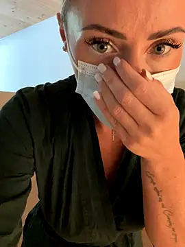 Snapshot of EmaSalis chatting on 15, 9, 2025 EmaSalis online show from 15, 9, 2025