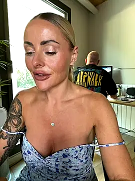 Snapshot of EmaSalis chatting on 11, 9, 2025 EmaSalis online show from 11, 9, 2025