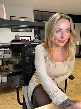 Snapshot of EmaSalis chatting on 21, 3, 2025 EmaSalis online show from 21, 3, 2025