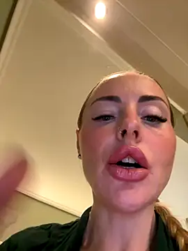 Snapshot of EmaSalis chatting on 26, 10, 2025 EmaSalis online show from 26, 10, 2025