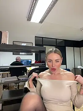 Snapshot of EmaSalis chatting on 28, 2, 2025 EmaSalis online show from 28, 2, 2025