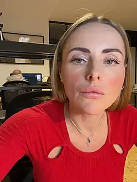 Snapshot of EmaSalis chatting on 6, 3, 2025 EmaSalis online show from 6, 3, 2025