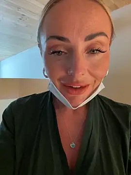 Snapshot of EmaSalis chatting on 10, 9, 2025 EmaSalis online show from 10, 9, 2025