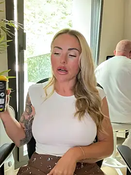 Snapshot of EmaSalis chatting on 9, 9, 2025 EmaSalis online show from 9, 9, 2025