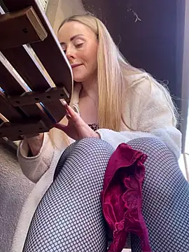 Snapshot of EmaSalis chatting on 12, 3, 2025 EmaSalis online show from 12, 3, 2025