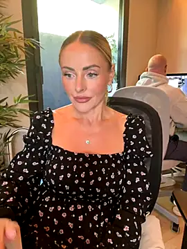 Snapshot of EmaSalis chatting on 25, 9, 2025 EmaSalis online show from 25, 9, 2025