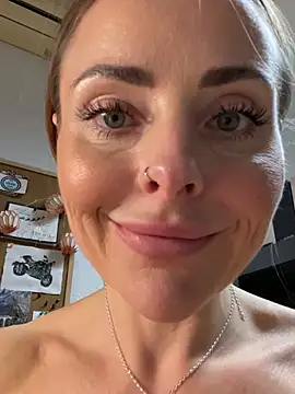 Snapshot of EmaSalis chatting on 4, 3, 2025 EmaSalis online show from 4, 3, 2025