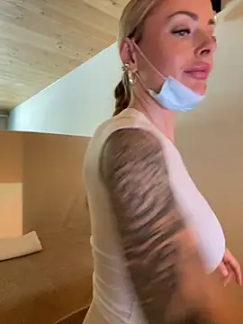 Snapshot of EmaSalis chatting on 8, 10, 2025 EmaSalis online show from 8, 10, 2025